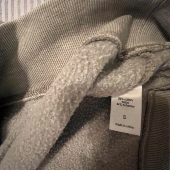 Maurice’s sweatshirt - Picture 3 of 4